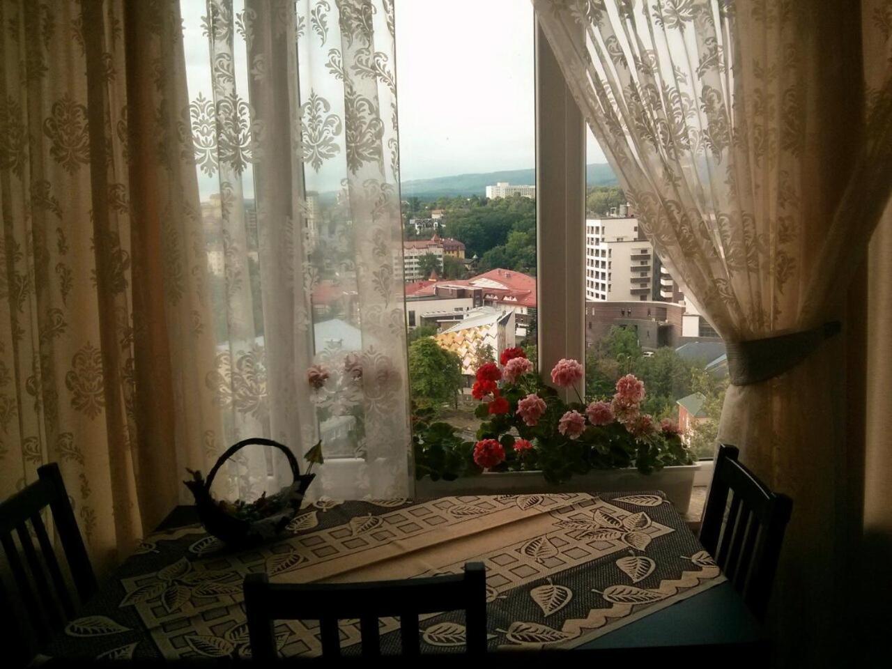 Sunny Apartment In The City Center Truskavets Exterior foto